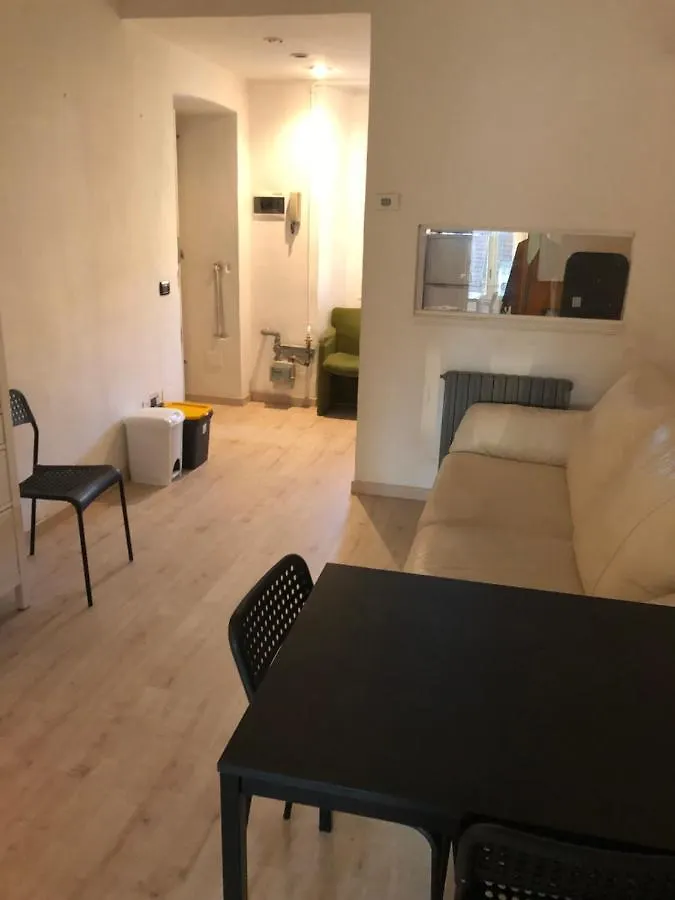Charming 1-Bed Apartment In Milano