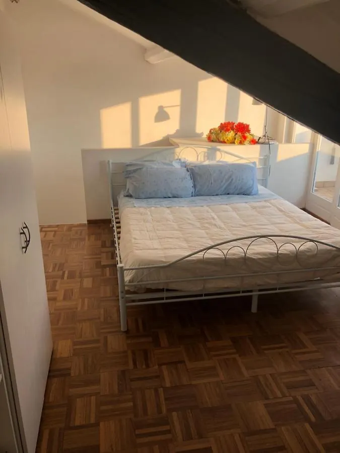 Charming 1-Bed Apartment In Milano 0*, Milan